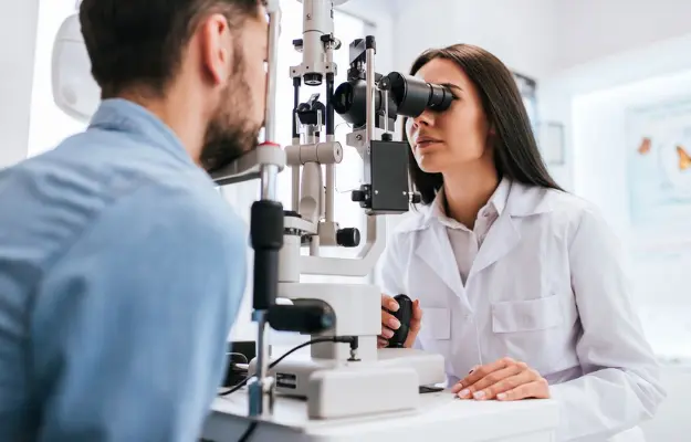 Khám Mắt Định Kỳ Cho Người Bệnh Tiểu Đường