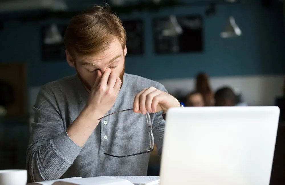 Digital Eye Strain: Protecting Your Eyes in the Screen Age with the 20-20-20 Rule