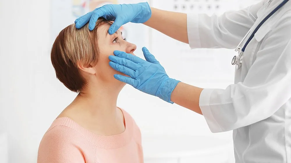 Vẩn Đục Dịch Kính Và Loá Sáng: Khi Nào Cần Lo Lắng Và Điều Trị?