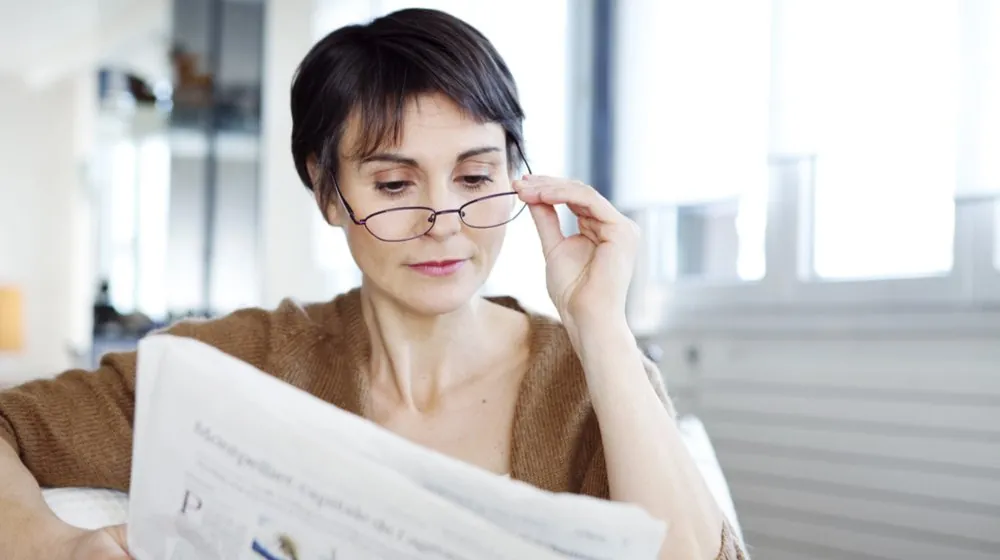 Lão Thị Là Gì? Giải Pháp Toàn Diện Cho Thị Lực Tuổi 40+