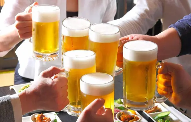 Cồn Khiến Mắt Khô Khó Chịu Thế Nào Khi Đeo Kính Áp Tròng?